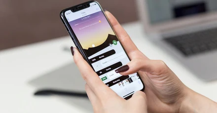 Mobile app design: native iOS patterns vs custom (when each wins)